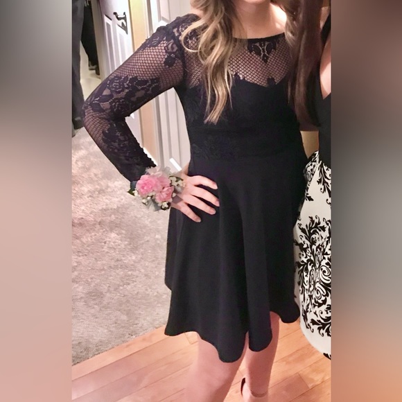 Juniors CITY VIBE midi, long sleeved, formal dress from Dilliard’s - Picture 5 of 5